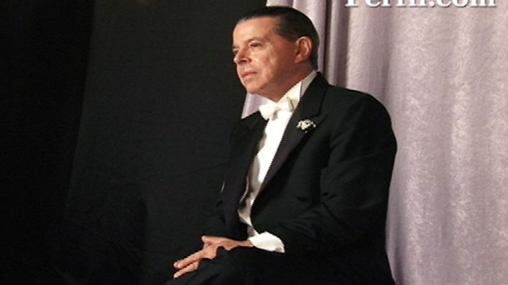 El juez pasó por la fiesta de la revista CARAS.