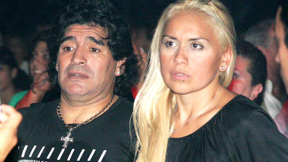 Millas. Ojeda y Maradona llevan cinco años juntos, pero hoy él está en Dubai y ella en Ezeiza. 