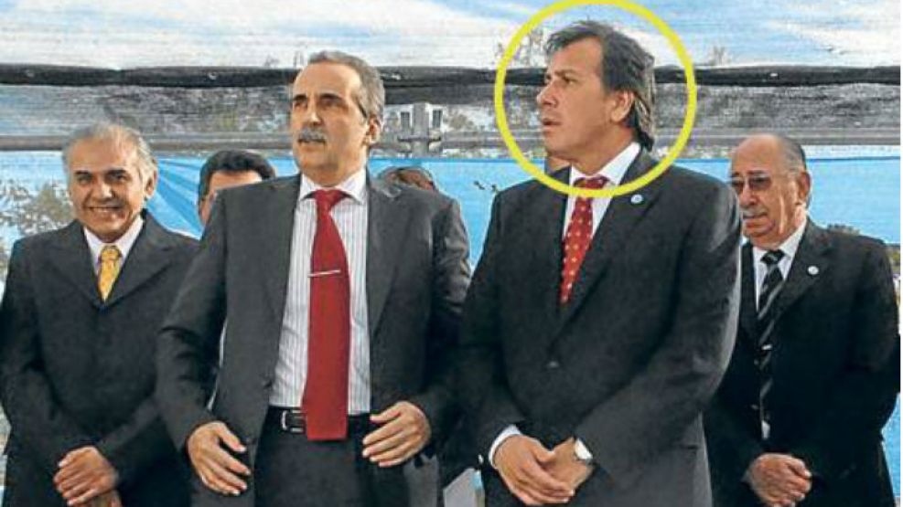 Monumento. Con Guillermo Moreno, Martínez inauguró en el Central un monumento por Malvinas. Responde a Julio De Vido.