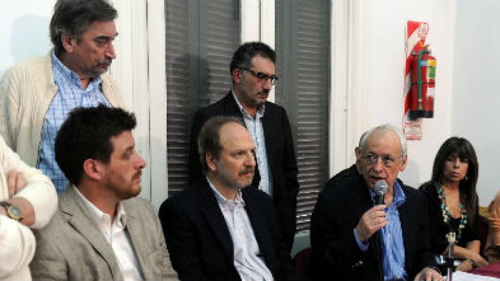 Aunque reconoció la "rectificación" de los abogados del Grupo, Verbitsky dijo que el CELS defenderá a los periodistas.
