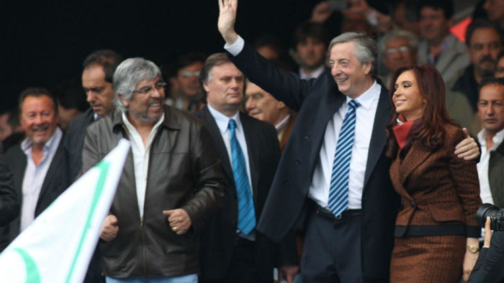 Moyano, ex aliado de los Kirchner, con Néstor y Cristina durante un acto en River. 
