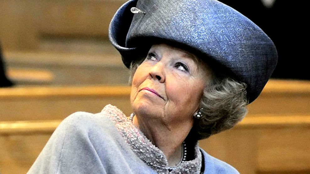 La reina Beatriz I de Holanda ahora tiene más poder de defensa ante la ley que Dios.