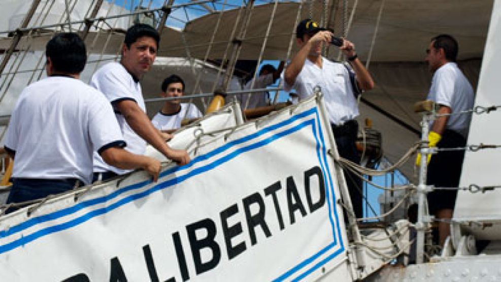 La diplomacia argentina alertó ante el Tribunal sobre "los riesgos a su seguridad" y "la falta de medios para vivir dignamente" en la fragata.