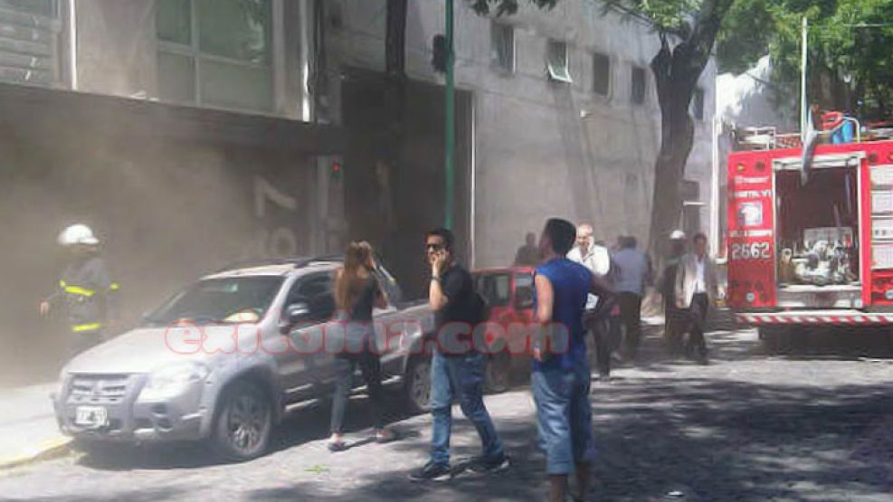 Los bomberos ya están trabajando en las instalaciones del lugar, ubicado en Chacarita.