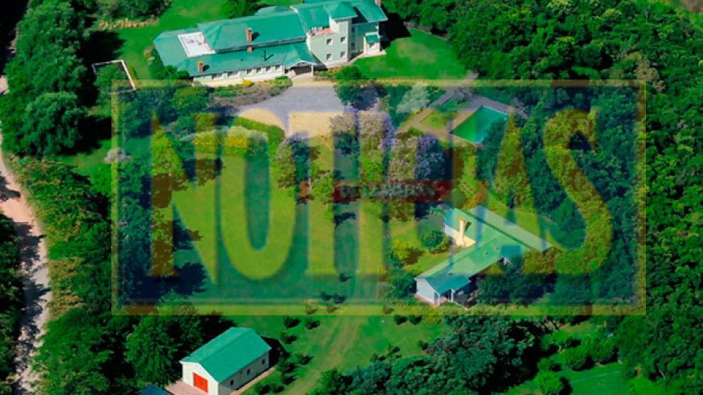 La casa del hijo mayor de la presidenta tiene cinco hectáreas, una gran casona, una casa de huéspedes, piscina y amarras.