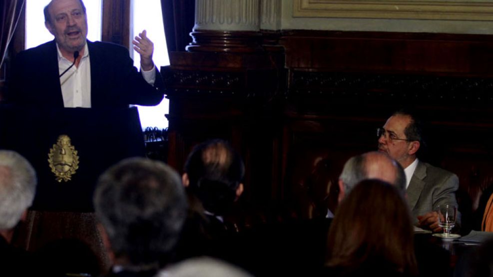 Leuco habló en el Congreso sobre "la falta de libertad de expresión" en la Argentina.