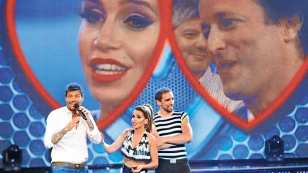 Un momento de Showmatch, donde juegan al romance.