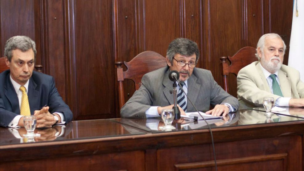 Eduardo Romero Lascano, Alberto Piedrabuena y Emilio Herrera Molina, integrantes del tribunal oral.