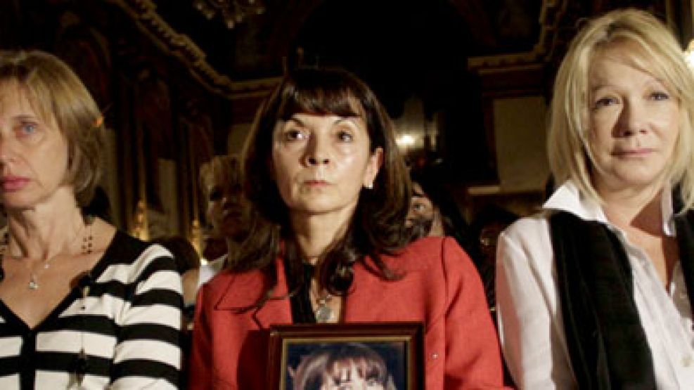 En Abril de 2008, all cumplirse un nuevo aniversario de la desaparición Marita Verón, su madre, Susana Trimarco participa de una misa en la iglesia Sagrado Corazón de María, en compañía de Soledad Sil