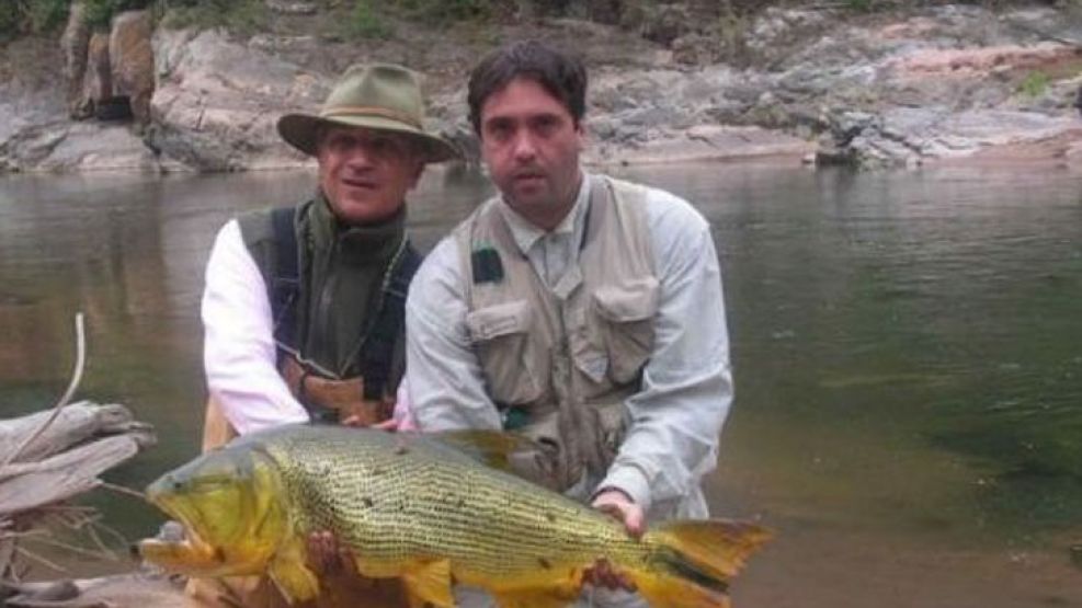 El ex gobernador (izq.) junto a Gustavo Ferraris, nombrado en la Corte tras la excursión.