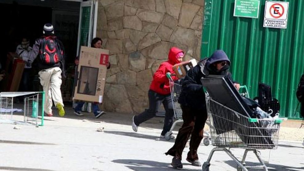 El supermercado Chango Más saqueado.