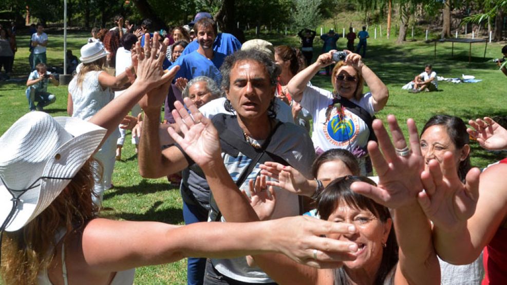 Cientos de personas llegaron a Capilla del Monte para realizar rituales de la profecía maya.