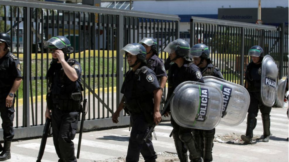 Los saqueos llegaron al Gran Buenos Aires y tuvo que intervenir Gendarmería.