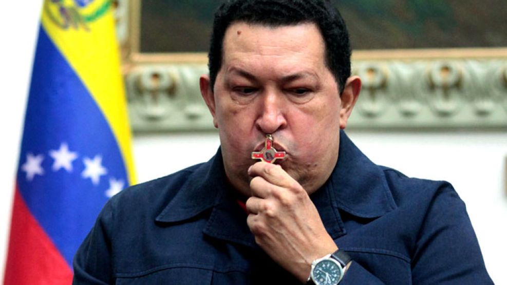 Ayer trascendió que Chávez está en coma inducido.