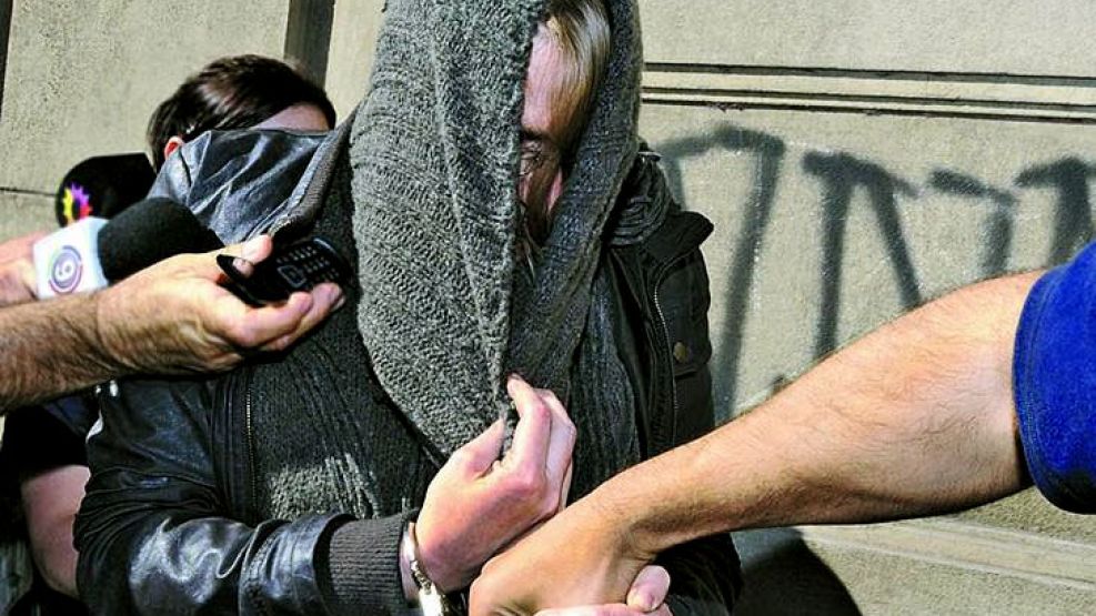 Heit está detenida junto a su marido, acusada junto a su marido de haber mantenido en su casa secuestrada a una mujer durante tres meses y en condiciones inhumanas.