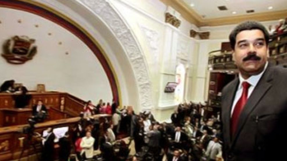 El vicepresidente Nicolás Maduro y el gabinete ministerial acudieron a la Asamblea Nacional para presenciar el acto de elección de la directiva.
