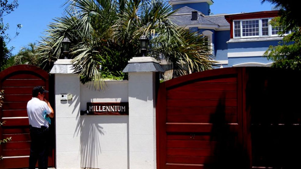 Miércoles 26 de diciembre. El primer gran robo de la temporada. Ocurrió en la casa del empresario Bulgheroni, cerca de la Playa Bikini. Le sustrajeron 15 mil dólares y dos relojes Rolex.