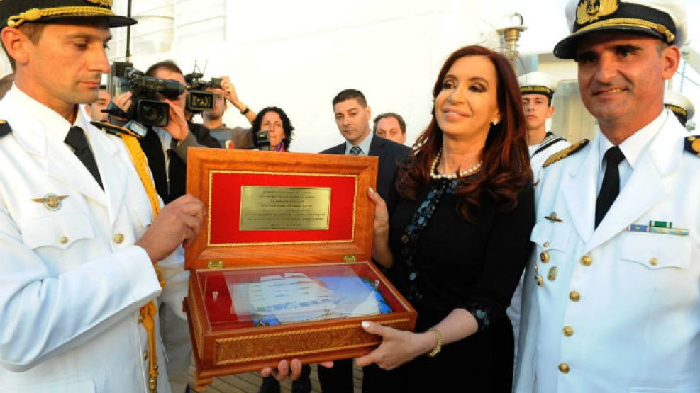 Los marinos honraron la gestión de CFK.