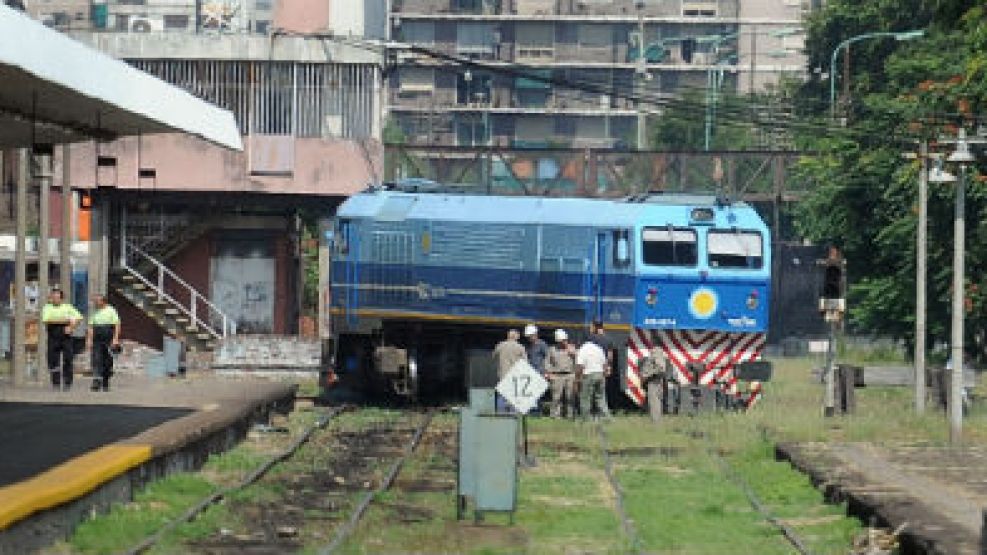La locomotora de un convoy que había partido de la ciudad de Mercedes se salió de las vías antes de ingresar al andén.