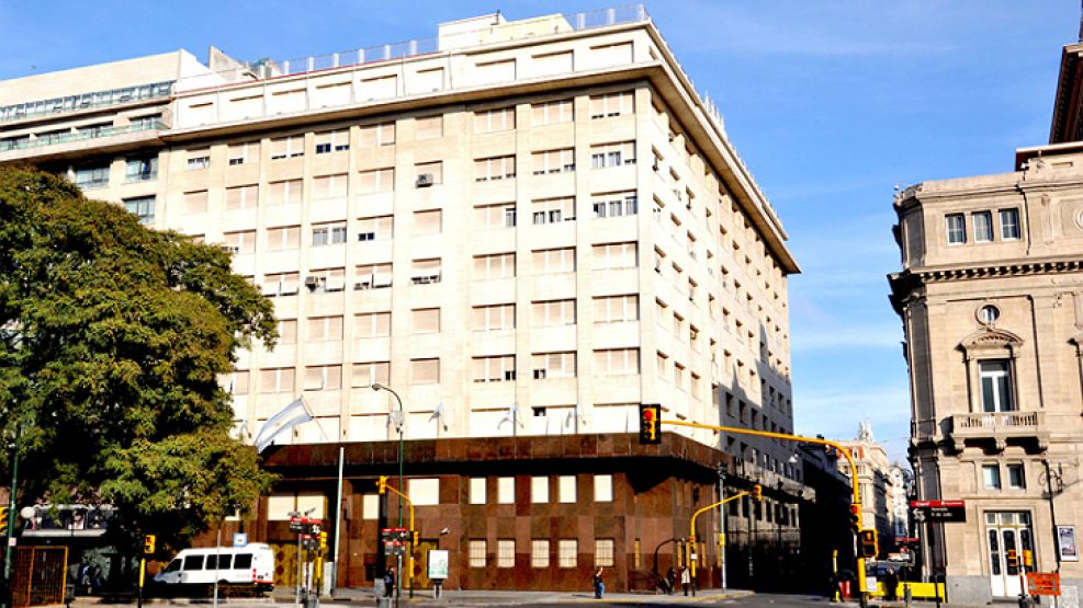 El Instituto. Tucumán y Cerrito, sede del órgano de las FF.AA.
