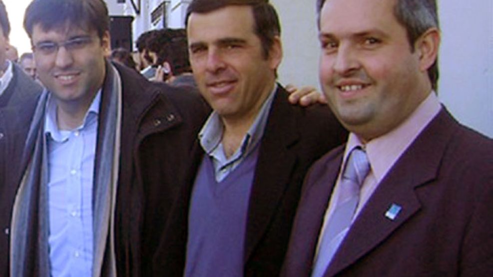Campaña 2011: el titular de la Anses, Diego Bossio, con el exjefe de delegación previsional en Necochea, Pablo Pina, y el entonces candidato a jefe comunal, Horacio Tellechea.