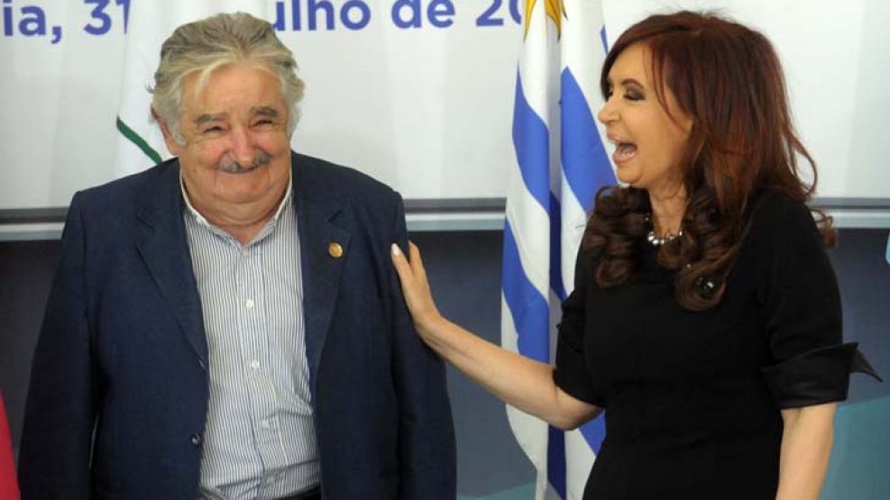 El País afirmó que "Cristina tuvo su premio" de "sustraerle al Uruguay una buena parte de sus ingresos por actividad turística".