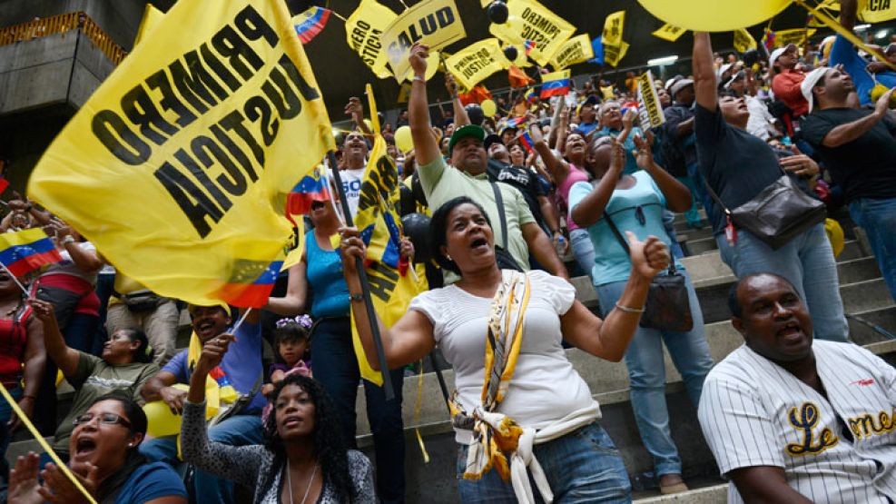 La oposición, convocada por la Mesa de la Unidad Democrática, se concentró en un polideportivo del este de Caracas, en un acto político para reivindicar su alianza.