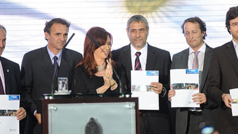 La Presidenta junto a intendentes de la Segunda, Cuarta, Quinta, Sexta y Séptima sección de la provincia de Buenos Aires, en noviembre del año pasado.