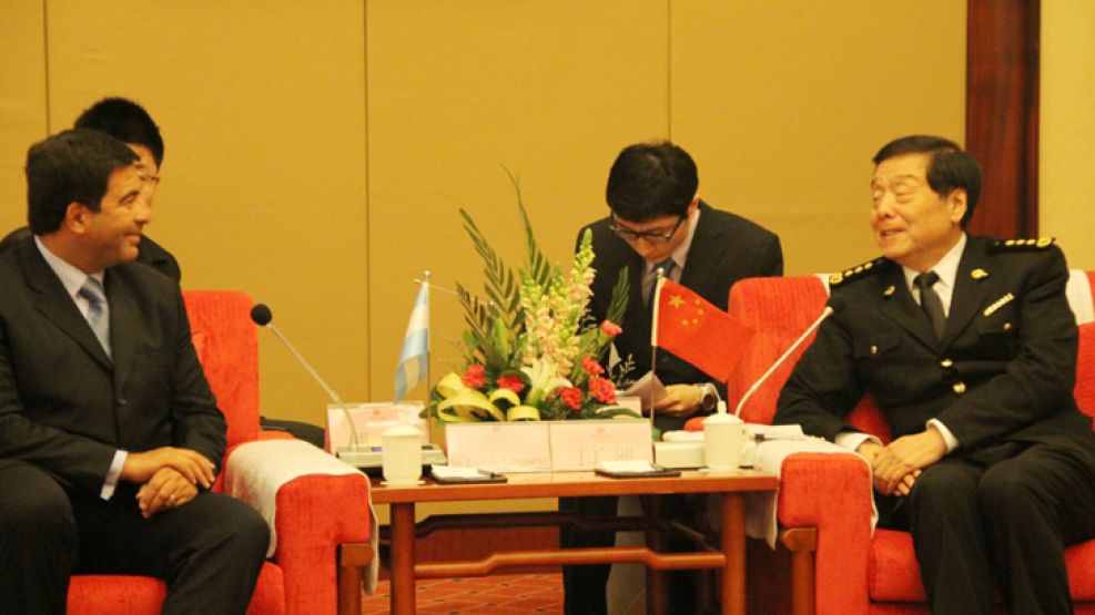 Echegaray se reunió en Beijing con Yu Guangzhou, ministro de la Administración General de Aduanas de China.