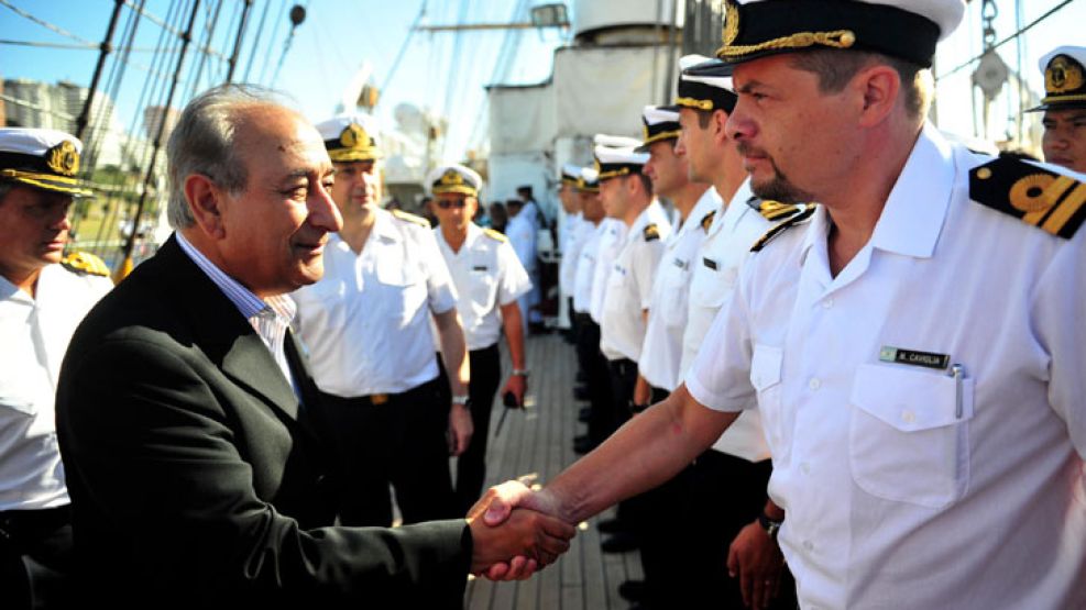 La medida instruida al jefe naval será "de cumplimiento inmediato".