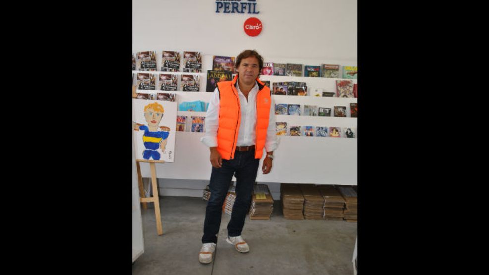El jefe de Gabinete bonaerense, Alberto Pérez, pasó por el Espacio Perfil, adonde prometió volver para pintar un cuadro que será subastado con fines benéficos.