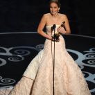 Jennifer Lawrence recibe su Oscar