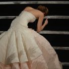Jennifer Lawrence se cayo al subir la escalera