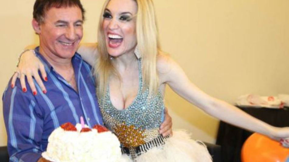 La imitadora de CFK recibió una sorpresa de su marido. Fotos.