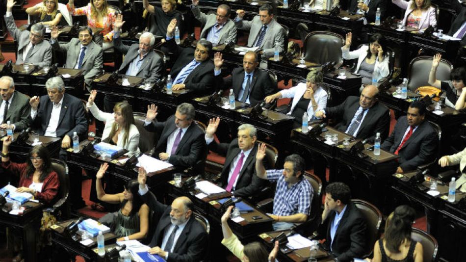 Desde el mes pasado, cobran sueldos con un aumento del 21, 8 por ciento por lo que el ingreso en mano pasó a 46.382 pesos sin contar pasajes de avión y otros conceptos.