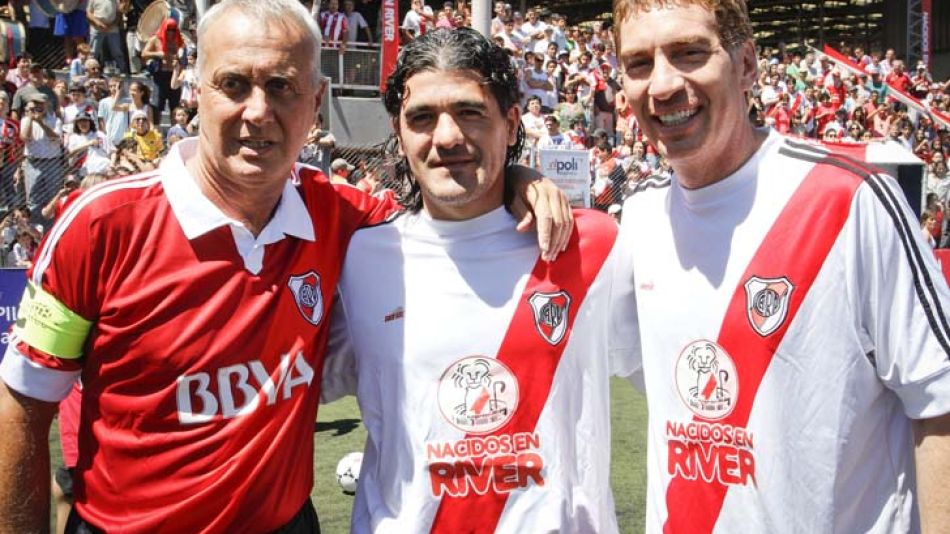 El "Beto" Alonso, Ariel Ortega y Diego Santilli en un evento solidario.