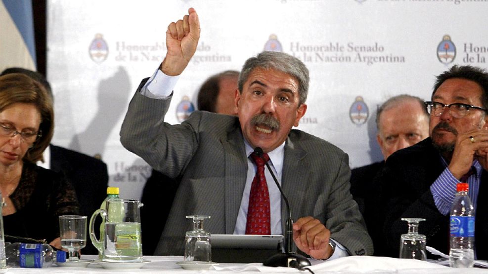 Aníbal Fernández, interpeló a los gritos a la oposición desde el Salón Azul del Senado.