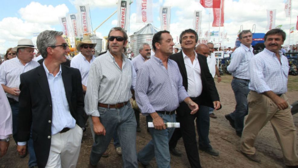 Cobos y Artaza, en 2010, recorriendo ExpoAgro en Pergamino. 