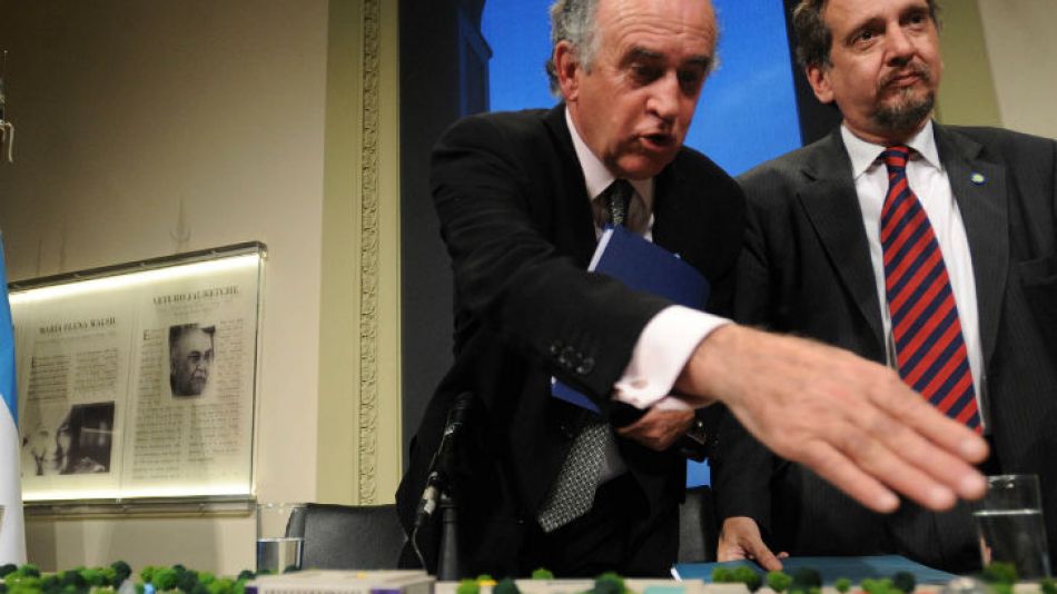 Oscar Parrilli escribió un comunicado para desmentir las acusaciones de Macri sobre el terreno de Tecnópolis.