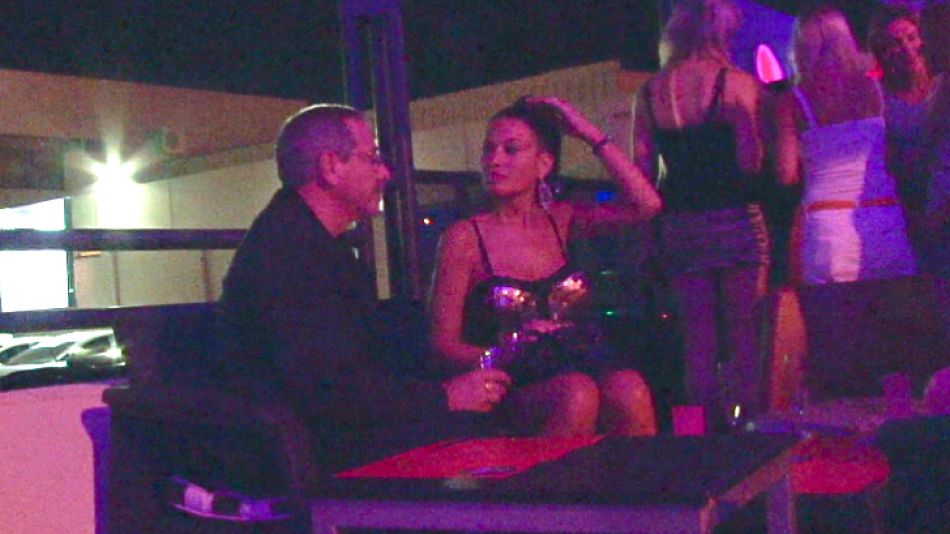 El sábado 9 de febrero estuvo en el vip de la disco Zebra, de Carlos Paz, junto a Claudia, su atractiva novia (ex azafata).