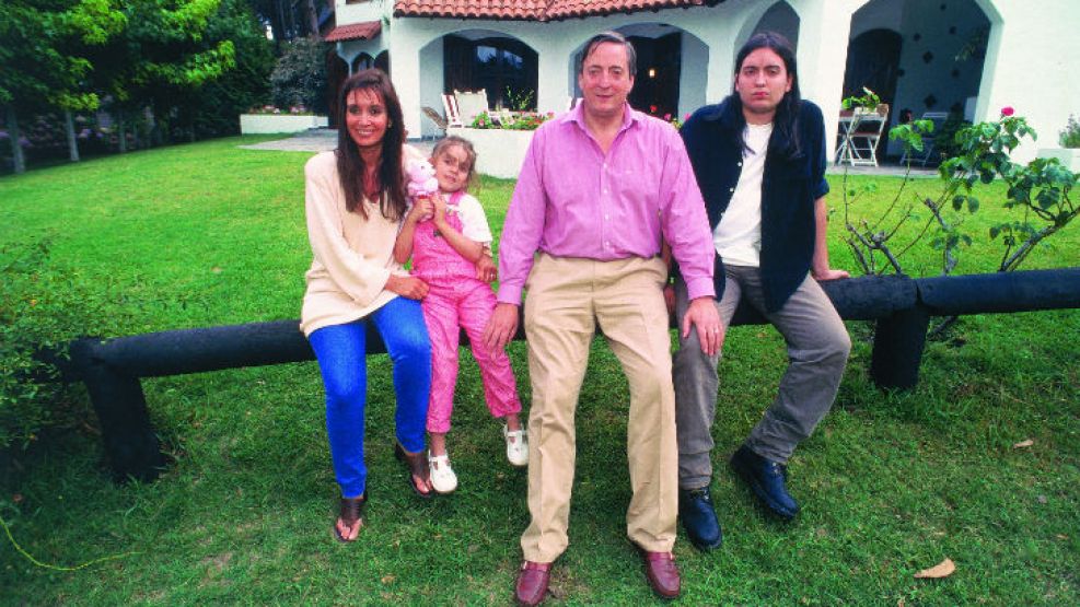 Cristina junto a su familia en los '90. Hoy cumple 60 años.