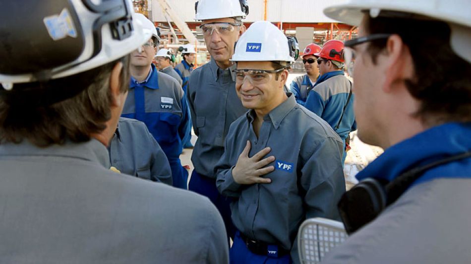 El CEO de YPF, Miguel Galuccio, confirmó que la medida de congelar precios no incluye a los valores de las naftas y el gasoil.