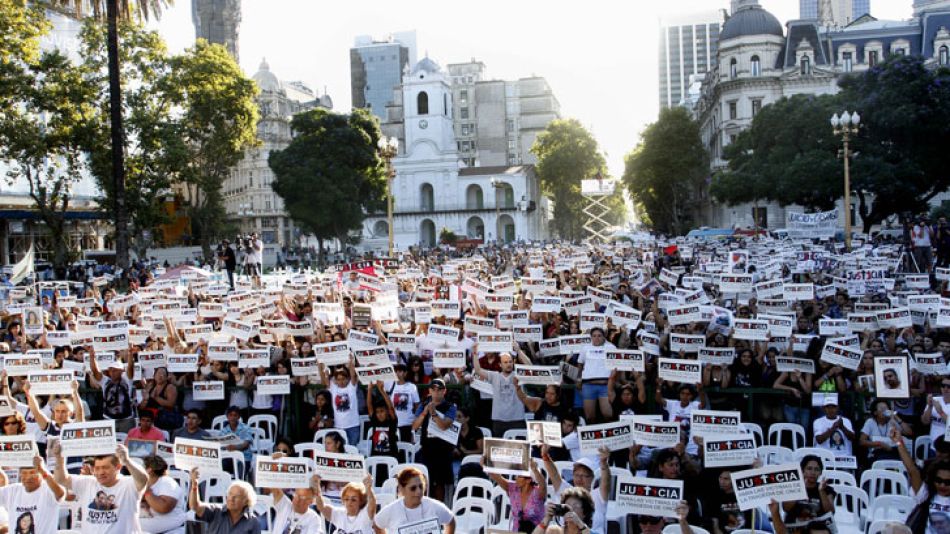 "Pasó una año y todavía no hay justicia", consignaba una bandera.