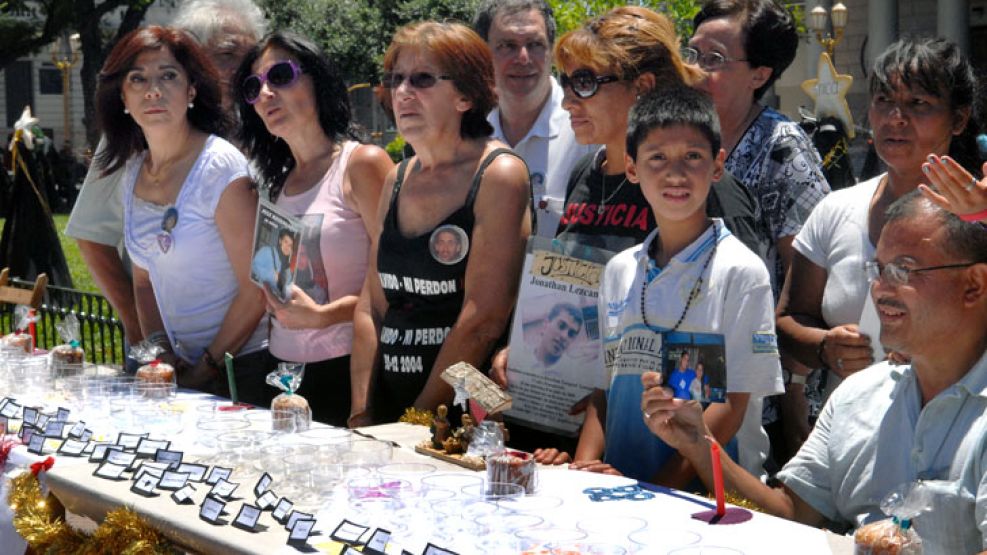 22/12/2012. A 10 meses de la tragedia, los familiares piden justicia frente a la Casa Rosada.