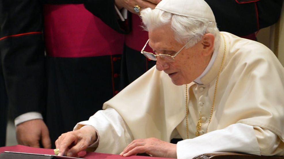 El sumo pontífice abrió su cuenta de Twitter, @pontifex, el 12 de diciembre de 2012.