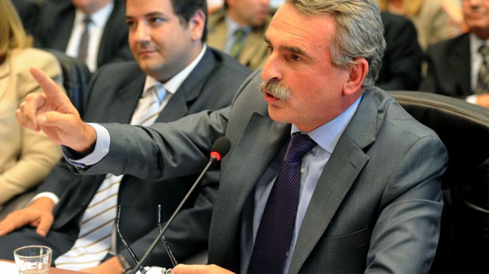 El jefe de la bancada K en Diputados, Agustín Rossi, en el debate de comisiones de esta tarde.