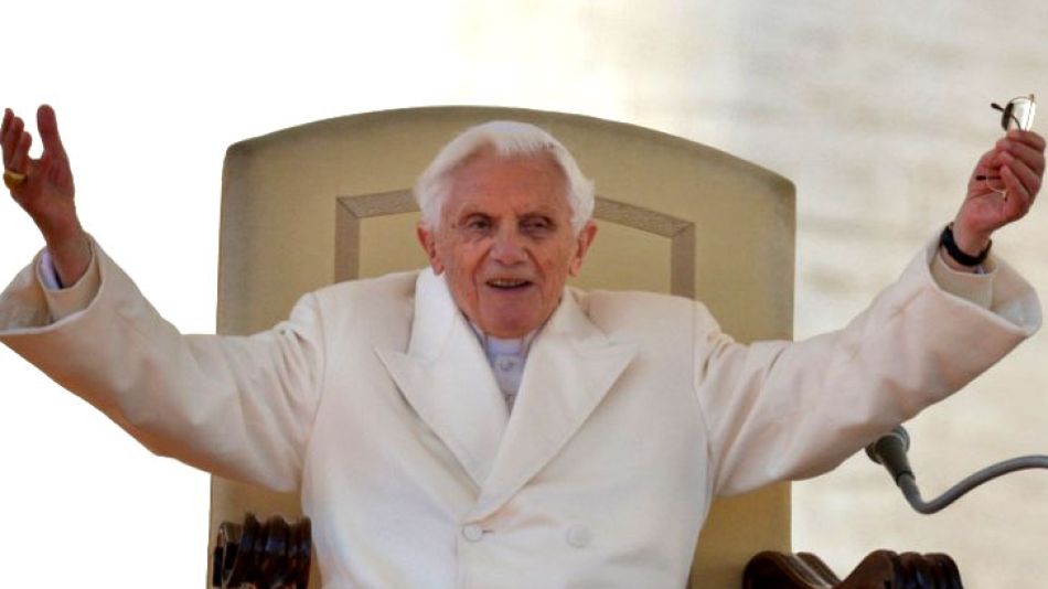 Una multitud para escuchar a Benedicto XVI
