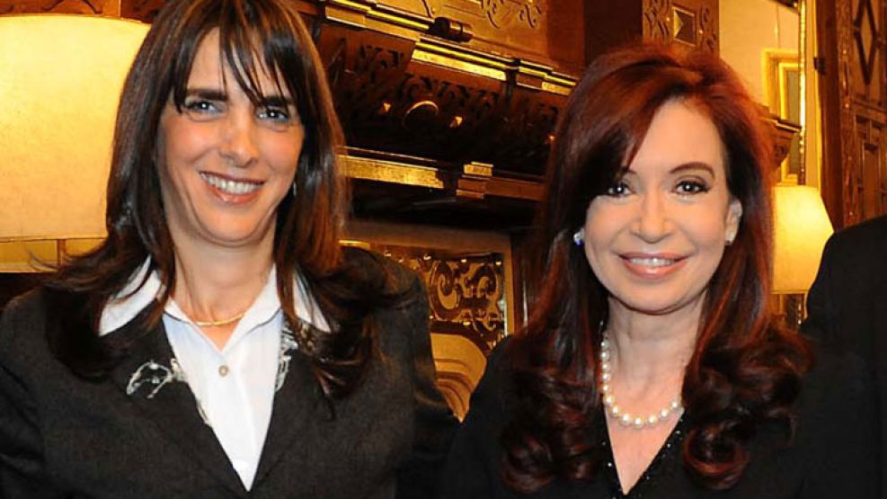 Bielsa y Cristina, en 2011, cuando la presidenta recibió a los candidatos santafesinos. 