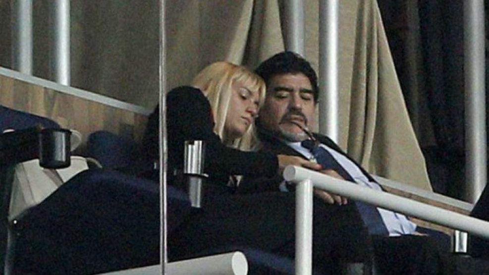Maradona con su nueva novia en España