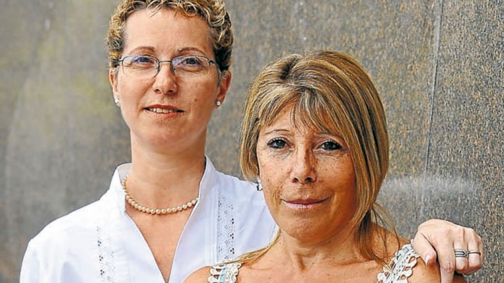 Pioneras. Corina San Martín y Reina Sarkissian eligieron extirparse ambas mamas por prevención.